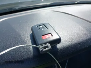 2021 Toyota Tacoma SR z VIN 3TMCZ5AN3MM421868, wystawiony jako IAAI lot #42003665 z przebiegiem 39 380 mil mil oraz . Historia ofert i sprzedaży dostępna na DreamBid. Obrazek 11.