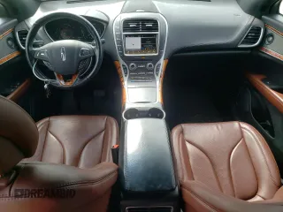 2017 Lincoln MKX Reserve z VIN 2LMPJ8LP0HBL24112, wystawiony jako Copart lot #55925135 z przebiegiem 70 997 mil mil oraz Szkoda całkowita • Salvage title. Historia ofert i sprzedaży dostępna na DreamBid. Obrazek 8.