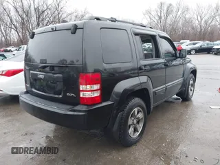 2008 Jeep Liberty Sport z VIN 1J8GN28KX8W187590, wystawiony jako IAAI lot #41440916 z przebiegiem 168 798 mil mil oraz . Historia ofert i sprzedaży dostępna na DreamBid. Obrazek 4.