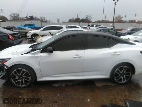 2024 Nissan Sentra SR z VIN 3N1AB8DV0RY242036, wystawiony jako IAAI lot #41345201 z przebiegiem 15 194 mil mil oraz . Historia ofert i sprzedaży dostępna na DreamBid. Obrazek 14.