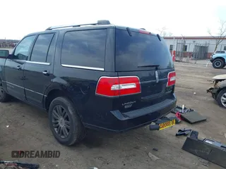 2014 Lincoln Navigator z VIN 5LMJJ2J53EEL08886, wystawiony jako IAAI lot #41971904 z przebiegiem 140 190 mil mil oraz . Historia ofert i sprzedaży dostępna na DreamBid. Obrazek 3.