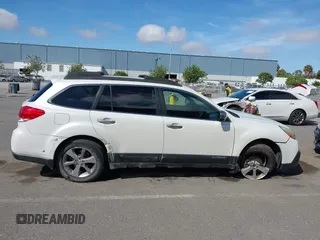 2014 Subaru Outback Limited с VIN 4S4BRBPC3E3303219, выставлен на аукционе IAAI как лот 42345476 с пробегом 97 876 миль миль и . История ставок и продаж доступна на DreamBid. Изображение 13.