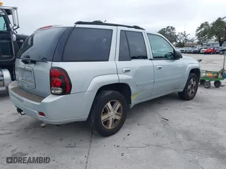 2008 Chevrolet TrailBlazer LT w/1LT with VIN 1GNDS13S482249004, listed as a IAAI auction lot 41404813 with 129,985 mi miles. Bid and sale history available at carsss.com. Image 4.