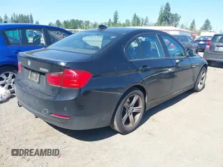 2015 BMW 3 Series 328i xDrive z VIN WBA3B5C52FF962217, wystawiony jako IAAI lot #42381116 z przebiegiem 72 777 mil mil oraz . Historia ofert i sprzedaży dostępna na DreamBid. Obrazek 4.
