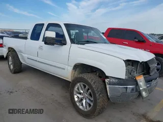 2003 Chevrolet Silverado 1500 LT with VIN 1GCEK19T43E337975, listed as a IAAI auction lot 41728590 with 237,476 mi miles. Bid and sale history available at carsss.com. Image 1.