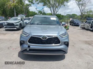 2022 Toyota Highlander Platinum z VIN 5TDFZRBHXNS175366, wystawiony jako IAAI lot #42149787 z przebiegiem 32 235 mil mil oraz . Historia ofert i sprzedaży dostępna na DreamBid. Obrazek 12.