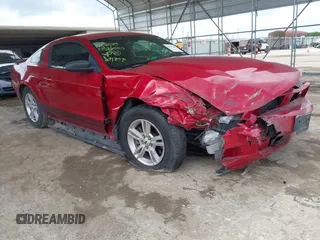 2012 Ford Mustang Premium z VIN 1ZVBP8AM7C5204898, wystawiony jako IAAI lot #42647369 z przebiegiem 106 000 mil mil oraz . Historia ofert i sprzedaży dostępna na DreamBid. Obrazek 1.