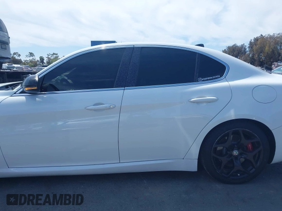 2019 Alfa Romeo Giulia z VIN ZARFAMAN4K7621122, wystawiony jako IAAI lot #41934779 z przebiegiem 57 246 mil mil oraz . Historia ofert i sprzedaży dostępna na DreamBid. Obrazek 14.
