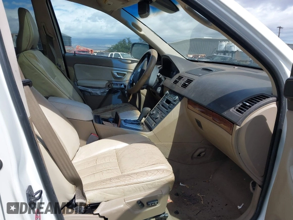 2013 Volvo XC90 Premier Plus z VIN YV4952CY3D1657314, wystawiony jako IAAI lot #42477546 z przebiegiem 104 693 mil mil oraz . Historia ofert i sprzedaży dostępna na DreamBid. Obrazek 5.