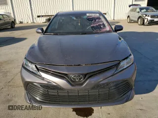 2020 Toyota Camry LE with VIN 4T1C11AK3LU945792, listed as a Copart auction lot 46987685 with 87,454 mi miles and Salvage Title. Bid and sale history available at carsss.com. Image 5.