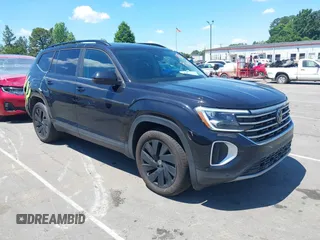 2024 Volkswagen Atlas SE z VIN 1V2JR2CA1RC529185, wystawiony jako IAAI lot #42201837 z przebiegiem 17 919 mil mil oraz . Historia ofert i sprzedaży dostępna na DreamBid. Obrazek 1.