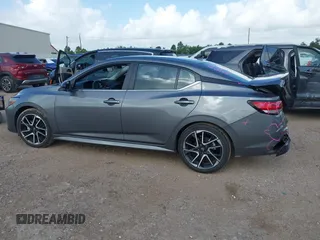 2025 Nissan Sentra SR z VIN 3N1AB8DV6SY307980, wystawiony jako IAAI lot #42548422 z przebiegiem 5 164 mil mil oraz . Historia ofert i sprzedaży dostępna na DreamBid. Obrazek 14.