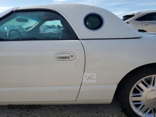 2002 Ford Thunderbird Hardtop Premium z VIN 1FAHP60A92Y103048, wystawiony jako Copart lot #73916924 z przebiegiem 75 396 mil mil oraz Szkoda całkowita • Salvage title. Historia ofert i sprzedaży dostępna na DreamBid. Obrazek 12.