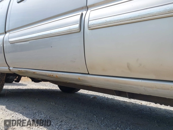 2007 Chevrolet Silverado 1500 LT3 with VIN 2GCEK13ZX71173913, listed as a IAAI auction lot 42145415 with 296,079 mi miles and . Bid and sale history available at DreamBid. Image 18.