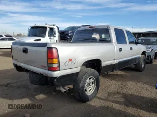 2005 GMC Sierra 1500HD SLT z VIN 1GTGK13U45F891332, wystawiony jako Copart lot #84940244 z przebiegiem 210 469 mil mil oraz Szkody całkowita. Historia ofert i sprzedaży dostępna na DreamBid. Obrazek 3.