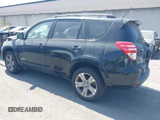 2010 Toyota RAV4 Sport z VIN JTMWF4DV9AD018951, wystawiony jako IAAI lot #41610873 z przebiegiem 149 900 mil mil oraz . Historia ofert i sprzedaży dostępna na DreamBid. Obrazek 3.