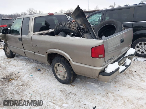 2003 GMC Sonoma SLS z VIN 1GTCS19X738237992, wystawiony jako IAAI lot #41345031 z przebiegiem 154 597 mil mil oraz . Historia ofert i sprzedaży dostępna na DreamBid. Obrazek 3.