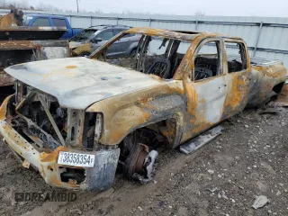 2015 GMC Sierra 3500HD Denali z VIN 1GT424E86FF592155, wystawiony jako Copart lot #38358354 z przebiegiem Nie podano mil oraz Nie do naprawy • Non repairable. Historia ofert i sprzedaży dostępna na DreamBid. Obrazek 1.