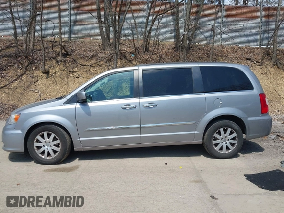2016 Chrysler Town & Country Touring with VIN 2C4RC1BGXGR149949, listed as a IAAI auction lot 42074695 with 52,644 mi miles. Bid and sale history available at carsss.com. Image 15.