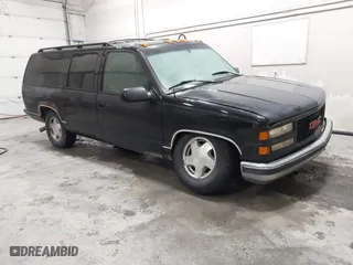 1996 GMC Suburban with VIN 1GKFK16R1TJ729577, listed as a IAAI auction lot 41274262 with 283,187 mi miles. Bid and sale history available at carsss.com. Image 1.