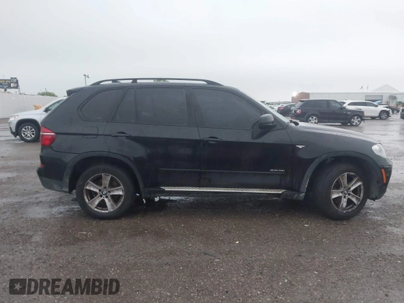 2013 BMW X5 xDrive35i z VIN 5UXZV4C53D0B23239, wystawiony jako IAAI lot #42200152 z przebiegiem 173 463 mil mil oraz . Historia ofert i sprzedaży dostępna na DreamBid. Obrazek 13.