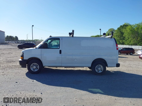 2021 Chevrolet Express Cargo with VIN 1GCWGAFP0M1262410, listed as a IAAI auction lot 42007712 with 61,620 mi miles and . Bid and sale history available at DreamBid. Image 14.