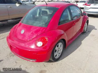 2007 Volkswagen New Beetle Coupe with VIN 3VWPW31CX7M516734, listed as a IAAI auction lot 42064352 with 69,898 mi miles. Bid and sale history available at carsss.com. Image 4.