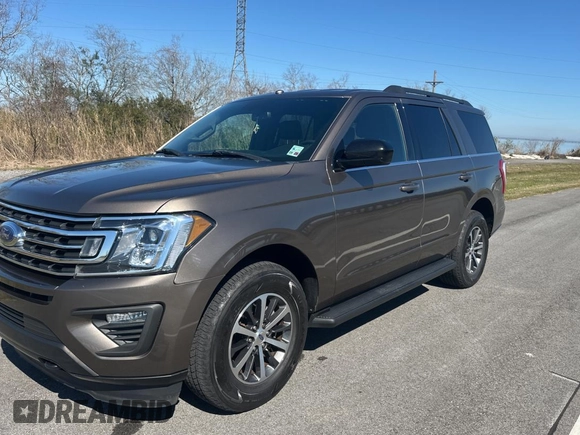 2019 Ford Expedition XL z VIN 1FMJU1GT1KEA12447, wystawiony jako Copart lot #47216725 z przebiegiem 93 974 mil mil oraz Czysty tytuł • Clean title. Historia ofert i sprzedaży dostępna na DreamBid. Obrazek 2.