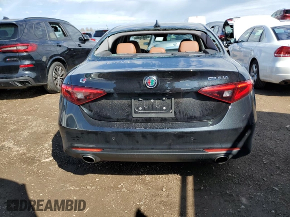 2018 Alfa Romeo Giulia Ti Lusso z VIN ZARFAEEN3J7570422, wystawiony jako Copart lot #53567845 z przebiegiem 27 932 mil mil oraz Szkoda całkowita • Salvage title. Historia ofert i sprzedaży dostępna na DreamBid. Obrazek 6.