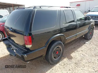 2002 Chevrolet Blazer LS z VIN 1GNDT13W42K124494, wystawiony jako IAAI lot #42266284 z przebiegiem 259 857 mil mil oraz . Historia ofert i sprzedaży dostępna na DreamBid. Obrazek 4.