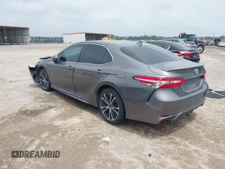 2019 Toyota Camry LE z VIN 4T1B11HK0KU715515, wystawiony jako IAAI lot #42155492 z przebiegiem 114 091 mil mil oraz . Historia ofert i sprzedaży dostępna na DreamBid. Obrazek 3.