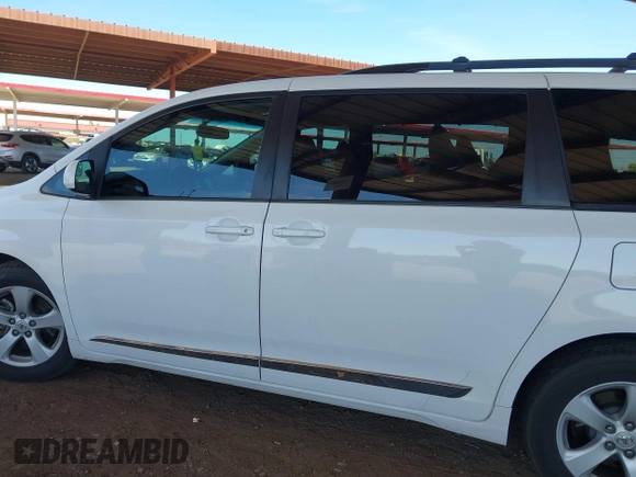 2017 Toyota Sienna LE Auto Access Seat with VIN 5TDKZ3DC5HS820717, listed as a IAAI auction lot 41884712 with 42,592 mi miles. Bid and sale history available at carsss.com. Image 14.