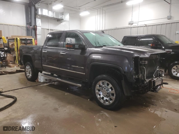 2015 GMC Sierra 2500HD Denali with VIN 1GT120E86FF525258, listed as a Copart auction lot 84499944 with 207,033 mi miles and Clean Title. Bid and sale history available at carsss.com. Image 4.