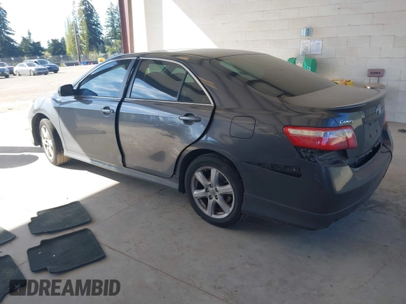 2009 Toyota Camry LE z VIN 4T1BK46K09U592438, wystawiony jako IAAI lot #42078810 z przebiegiem 164 582 mil mil oraz . Historia ofert i sprzedaży dostępna na DreamBid. Obrazek 3.