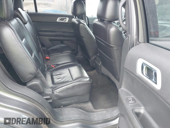 2011 Ford Explorer XLT z VIN 1FMHK8D82BGA18842, wystawiony jako IAAI lot #41558204 z przebiegiem 235 593 mil mil oraz . Historia ofert i sprzedaży dostępna na DreamBid. Obrazek 8.