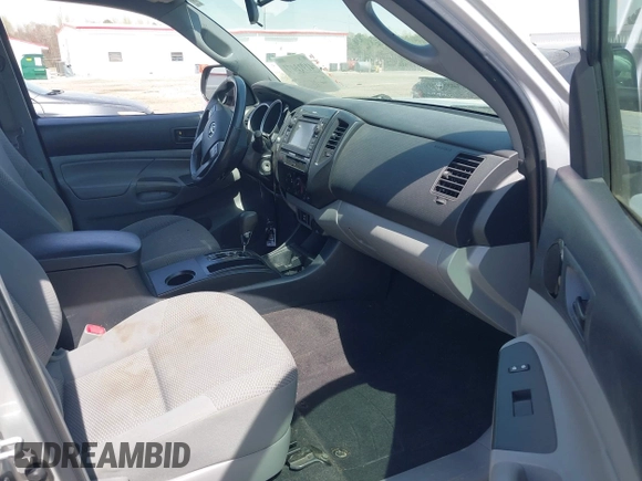 2013 Toyota Tacoma z VIN 5TFTX4CN5DX031393, wystawiony jako IAAI lot #41912073 z przebiegiem 103 343 mil mil oraz . Historia ofert i sprzedaży dostępna na DreamBid. Obrazek 5.