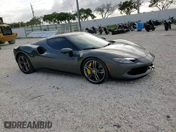 2023 Ferrari 296 GTB z VIN ZFF99SLA3P0294907, wystawiony jako Copart lot #79018584 z przebiegiem 2 504 mil mil oraz Czysty tytuł • Clean title. Historia ofert i sprzedaży dostępna na DreamBid. Obrazek 13.