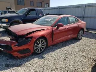 2019 Volvo S60 Momentum with VIN 7JR102FK3KG004077, listed as a Copart auction lot 56112404 with 32,166 mi miles and Salvage Title. Bid and sale history available at carsss.com. Image 1.