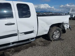 2013 Chevrolet Silverado 1500 LT with VIN 1GCRKSE72DZ375571, listed as a IAAI auction lot 41935839 with 81,696 mi miles and . Bid and sale history available at DreamBid. Image 6.