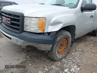 2010 GMC Sierra 1500 Work Truck z VIN 1GTPCTEX1AZ209435, wystawiony jako IAAI lot #42252554 z przebiegiem 172 989 mil mil oraz . Historia ofert i sprzedaży dostępna na DreamBid. Obrazek 6.