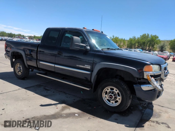 2006 GMC Sierra 2500HD SLT z VIN 1GTHK29D76E173105, wystawiony jako Copart lot #56940725 z przebiegiem 303 246 mil mil oraz Szkoda całkowita • Salvage title. Historia ofert i sprzedaży dostępna na DreamBid. Obrazek 4.