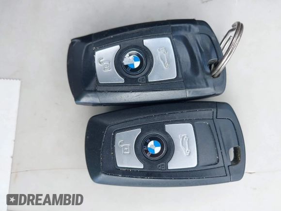 2013 BMW 3 Series 328i xDrive z VIN WBA3B3C52DF536321, wystawiony jako IAAI lot #42004170 z przebiegiem 70 985 mil mil oraz . Historia ofert i sprzedaży dostępna na DreamBid. Obrazek 11.
