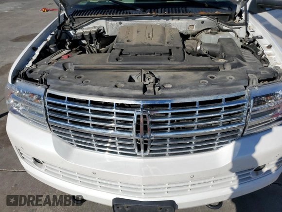 2013 Lincoln Navigator z VIN 5LMJJ2H50DEL08848, wystawiony jako Copart lot #80376764 z przebiegiem 182 163 mil mil oraz Czysty tytuł • Clean title. Historia ofert i sprzedaży dostępna na DreamBid. Obrazek 12.