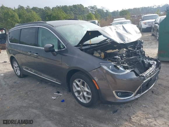 2017 Chrysler Pacifica Touring-L with VIN 2C4RC1BG1HR534303, listed as a IAAI auction lot 41526400 with 118,781 mi miles. Bid and sale history available at carsss.com. Image 1.