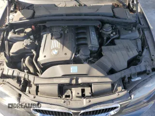 2008 BMW 1 Series 128i z VIN WBAUN13518VH79536, wystawiony jako Copart lot #49862135 z przebiegiem 66 284 mil mil oraz Szkody całkowita. Historia ofert i sprzedaży dostępna na DreamBid. Obrazek 11.