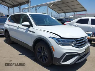 2024 Volkswagen Tiguan SE with VIN 3VVNB7AX4RM198923, listed as a IAAI auction lot 42312597 with 6,827 mi miles and . Bid and sale history available at DreamBid. Image 1.