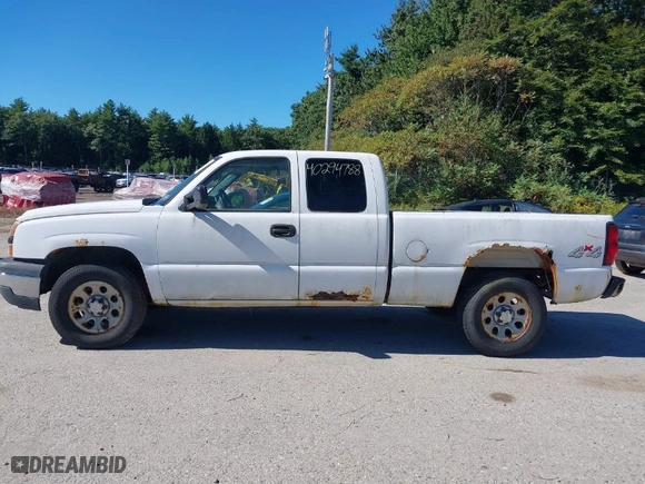 2006 Chevrolet Silverado 1500 LT1 with VIN 2GCEK19V161303709, listed as a IAAI auction lot 40294788 with 211,821 mi miles. Bid and sale history available at carsss.com. Image 12.