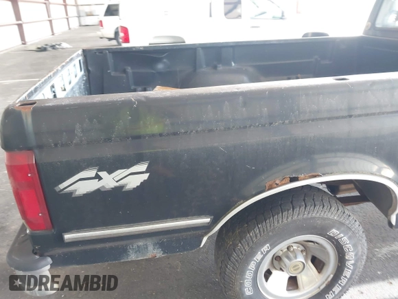 1995 Ford F-150 z VIN 1FTEF14HXSNA28985, wystawiony jako IAAI lot #42630297 z przebiegiem Nie podano mil oraz . Historia ofert i sprzedaży dostępna na DreamBid. Obrazek 17.