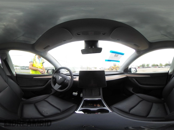 2023 Tesla Model Y Performance z VIN 7SAYGDEF7PF663387, wystawiony jako IAAI lot #42129258 z przebiegiem 42 691 mil mil oraz . Historia ofert i sprzedaży dostępna na DreamBid. Obrazek 19.
