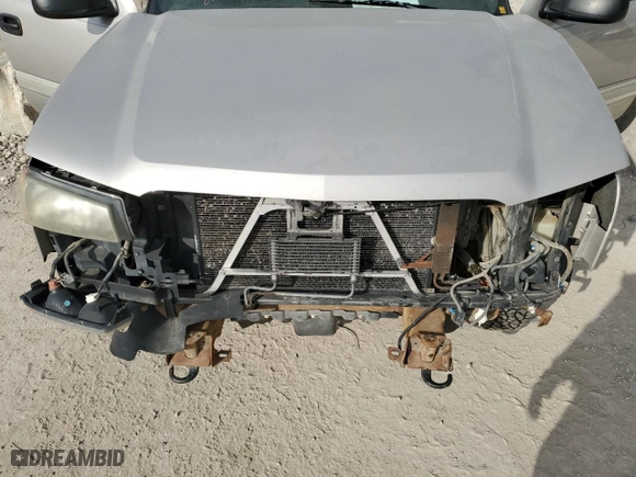 2004 Chevrolet Silverado 1500 LS with VIN 2GCEK19T841372716, listed as a Copart auction lot 46802905 with 175,579 mi miles and Salvage Title. Bid and sale history available at carsss.com. Image 11.